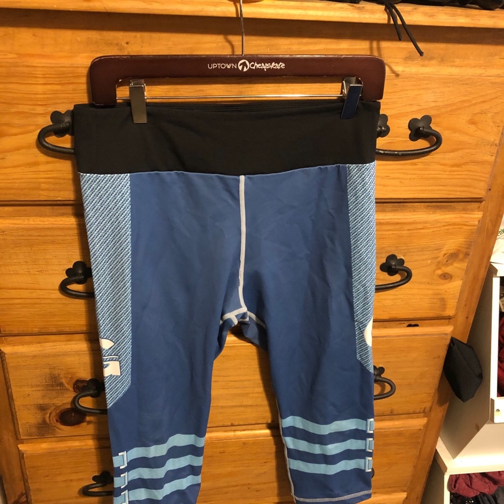 GRRRL capri athletic leggings size Ali/Amenah L/XL